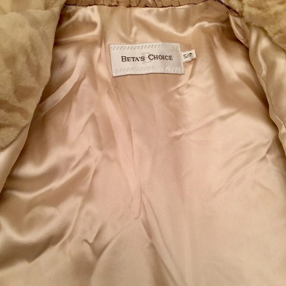 Gorgeous Cream Faux Fur Coat (Vintage) - Picture 4 of 8